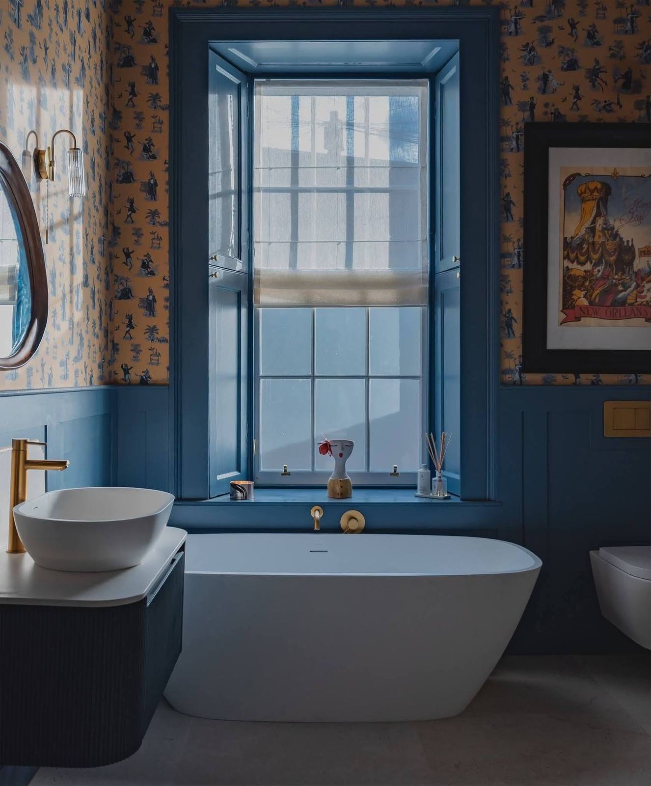 Bathroom with hand-hung mustard and navy toile wallpaper, Edinburgh